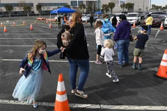 Một điểm xét nghiệm nhanh COVID-19 cho trẻ em tại Long Beach, California, Mỹ, tháng 3/2022. (Ảnh: AFP/TTXVN)