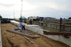 Dự án xử lý cấp bách sạt lở sông Tiền khu vực xã Tân Mỹ và Mỹ An Hưng B (huyện Lấp Vò, Đồng Tháp) đang triển khai thực hiện. (Ảnh: Nhựt An/TTXVN)