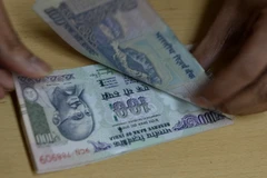 Đồng tiền mệnh giá 100 rupee của Ấn Độ. (Ảnh: AFP/ TTXVN)