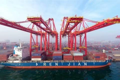 Cảng container ở Nhật Chiếu, tỉnh Sơn Đông, Trung Quốc. (Ảnh: THX/TTXVN)