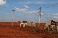 Người dân đã dời đi sau khi nhận tiền hỗ trợ, nhường đất để Nhà nước xây Sân bay Long Thành. (Ảnh: Công Phong/TTXVN)