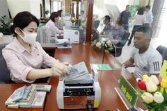 Bộ Tài chính đề xuất giảm mức thu nhiều khoản phí nhằm hỗ trợ người dân và doanh nghiệp. (Ảnh minh họa: Trần Việt/TTXVN)