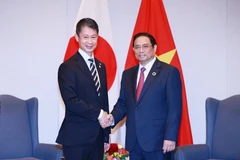 Thủ tướng Phạm Minh Chính đến thăm Công viên Tưởng niệm hòa bình Hiroshima, Nhật Bản. (Ảnh: Dương Giang/TTXVN)