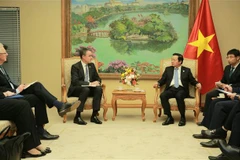 Phó Thủ tướng Trần Hồng Hà tiếp ông Simon Harford, Giám đốc Quỹ Liên minh Năng lượng toàn cầu cho con người và hành tinh - GEAPP. (Ảnh: TTXVN phát)