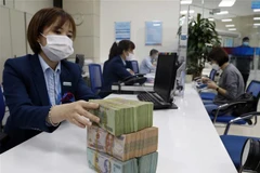 Hoạt động giao dịch tại Vietinbank. (Ảnh: Trần Việt/TTXVN)