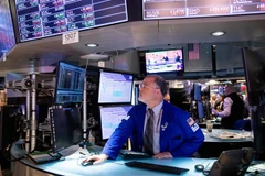 Giao dịch viên tại Sàn chứng khoán New York, Mỹ. (Ảnh: THX/TTXVN)