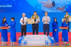 Kỹ sư Hoàng Xuân Hải được vinh Người thợ trẻ giỏi năm 2023 với sáng kiến “Mô phỏng chất lượng vùng phủ sóng di động qua bản đồ nhiệt trên Google Earth”. (Ảnh: TTXVN phát)