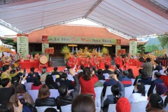 Nghi thức khai chuông tại Lễ khai hội Thái miếu nhà Trần Đông Triều, Quảng Ninh. (Ảnh: Thanh Vân/TTXVN)