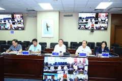 Đại tá Đỗ Mạnh Khảm, Tổng Giám đốc Tổng Công ty Đông Bắc (ngồi giữa) cho biết sẽ phối hợp với EVN đảm bảo than cho phát điện. (Nguồn: EVN)