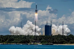 Tàu vũ trụ không người lái Thiên Vấn-1 rời bệ phóng ở Trung tâm Phóng Vũ trụ Văn Xương ngày 23/7/2020. (Nguồn: Getty Images)