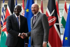 Tổng thống Kenya William Ruto (trái), và Chủ tịch Hội đồng châu Âu Charles Michel tại Bỉ hồi tháng 3/2023. (Ảnh: AP)