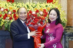 [Photo] Nguyên Chủ tịch nước Nguyễn Xuân Phúc bàn giao công tác