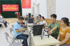 Các điểm kích hoạt tài khoản định danh điện tử của Hải Phòng làm việc từ 7h30 đến 22h30 trong thời điểm cao điểm để đạt kế hoạch thành phố giao. (Ảnh: Minh Thu/TTXVN)