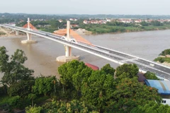 [Photo] Cận cảnh cây cầu hiện đại nối hai tỉnh Vĩnh Phúc và Phú Thọ