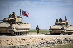 Binh sỹ Mỹ tuần tra tại Qamishli, tỉnh Hasakeh, đông bắc Syria. (Ảnh: AFP/TTXVN)