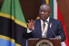 Tổng thống Nam Phi Cyril Ramaphosa phát biểu tại cuộc họp báo ở Pretoria. (Ảnh: AFP/TTXVN)