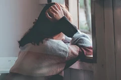 Sống cô đơn, thiếu kết nối xã hội có thể dẫn đến nguy cơ tử vong sớm. (Ảnh minh họa: APA)