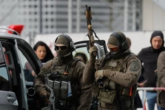 Cảnh sát Đức triển khai tăng cường an ninh tại thủ đô Berlin. (Ảnh: AFP/TTXVN)