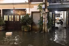 [Photo] Nhiều tuyến đường tại TP Hồ Chí Minh ngập sâu trong nước