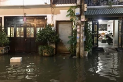 [Photo] Nhiều tuyến đường tại TP Hồ Chí Minh ngập sâu trong nước