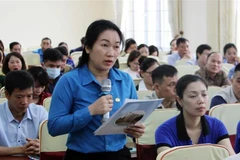 Đại diện Đoàn viên Công đoàn Lạng Sơn phát biểu ý kiến tại buổi tiếp xúc. (Ảnh: Thái Thuần – TTXVN)