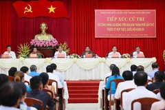 Thủ tướng Phạm Minh Chính cùng Đoàn đại biểu Quốc hội thành phố Cần Thơ tiếp xúc cử tri trước Kỳ họp thứ 5, Quốc hội khóa XV. (Ảnh: Dương Giang/TTXVN)