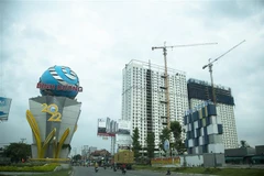 Cửa ngõ vào tỉnh Bình Dương, đoạn qua Quốc lộ 13. (Ảnh: Hồng Đạt/TTXVN)