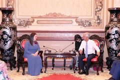 Ông Võ Văn Hoan, Phó Chủ tịch UBND Thành phố Hồ Chí Minh đã tiếp bà Elisa Fernandez Saenz, Trưởng Đại diện Cơ quan Liên hợp quốc về Bình đẳng giới và trao quyền cho Phụ nữ (UN Women) tại Việt Nam. (Ảnh: Xuân Khu/TTXVN)