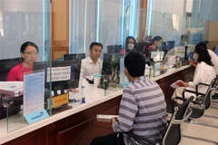 Giải quyết thủ tục hành chính tại Trung tâm Hành chính công tỉnh Thừa Thiên-Huế. (Ảnh minh họa: Đỗ Trưởng/TTXVN)