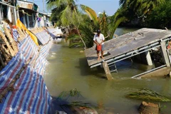 Hiện trường vụ sạt lở ven kênh Đốc Phủ Hiền. (Ảnh: Nhựt An/TTXVN)