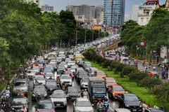 [Photo] Hà Nội: Mưa lớn gây tắc nghẽn khiến đường về nhà thêm gian nan