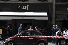 Cảnh sát Pháp tại hiện trường vụ cướp đồ trang sức. (Nguồn: Getty)