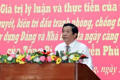 Bí thư Tỉnh ủy Vĩnh Long Bùi Văn Nghiêm phát biểu tại buổi tọa đàm. (Ảnh: Phạm Minh Tuấn/TTXVN)