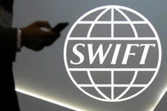 Logo hệ thống thanh toán quốc tế SWIFT. (Ảnh: Reuters/TTXVN)