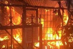 Hòa Bình: Mâu thuẫn với vợ, chồng đốt nhà khiến 4 người thương vong