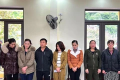 Các đối tượng bị cơ quan công an tạm giữ. (Ảnh: TTXVN phát)