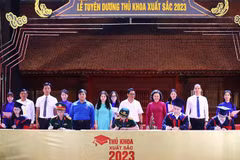 Ghi danh Sổ vàng 96 Thủ khoa xuất sắc Thủ đô Hà Nội năm 2023