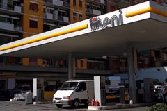 Một trạm nhiên liệu của Eni ở Rome, Italy. (Ảnh: Reuters)