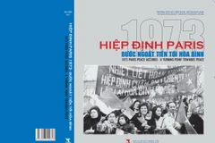 Bìa sách ảnh “Hiệp định Paris 1973 - Bước ngoặt tiến tới hòa bình”. 