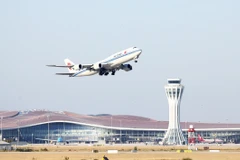 Trung Quốc bỏ quy định khai báo y tế đối với du khách xuất, nhập cảnh