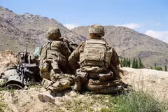 Binh sỹ Mỹ canh gác tại trạm kiểm soát ở Nerkh, tỉnh Wardak, Afghanistan ngày 6/6/2019. (Nguồn: AFP/TTXVN)