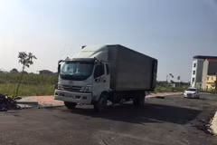 Chiếc xe tải là phương tiện liên quan việc xả chất thải. (Ảnh: Vũ Hà/TTXVN)