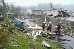 Nhiều ngôi nhà bị hư hại do ảnh hưởng của bão Hagibis tại Ichihara, gần Tokyo, ngày 12/10. (Ảnh: Kyodo/TTXVN)