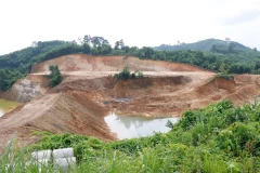 Hồ chứa nước thải của Nhà máy tuyển quặng Graphite Báo Đáp, huyện Trấn Yên (Yên Bái). (Ảnh: Đức Tưởng/TTXVN)