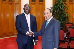 Thủ tướng Nguyễn Xuân Phúc tiếp ông Ousmane Dione, Giám đốc Quốc gia Ngân hàng Thế giới tại Việt Nam. (Ảnh: Thống Nhất/TTXVN)