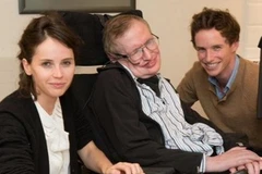 Eddie Redmayne và màn hóa thân thành Hawking đắt giá nhất năm