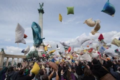 [Photo] Tưng bừng lễ hội ném gối quốc tế trên khắp thế giới