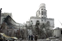 Nhà cửa bị phá hủy sau đợt không kích ở thủ đô Sanaa ngày 6/7. (Nguồn: AFP/TTXVN) 