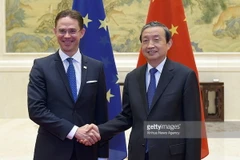 Phó Thủ tướng Trung Quốc Mã Khải (phải) và Phó Chủ tịch Ủy ban châu Âu Jyrki Katainen. (Nguồn: gettyimages.co.uk)