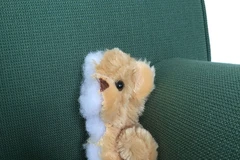 Người đàn ông này, được xác định bằng cái tên 'der.juli,' đã chia đôi mọi đồ vật, từ TV, laptop, iPhone5, xe ôtô, ghế sofa và giường... thậm chí đến cả chú gấu bông. (Nguồn: artfido)